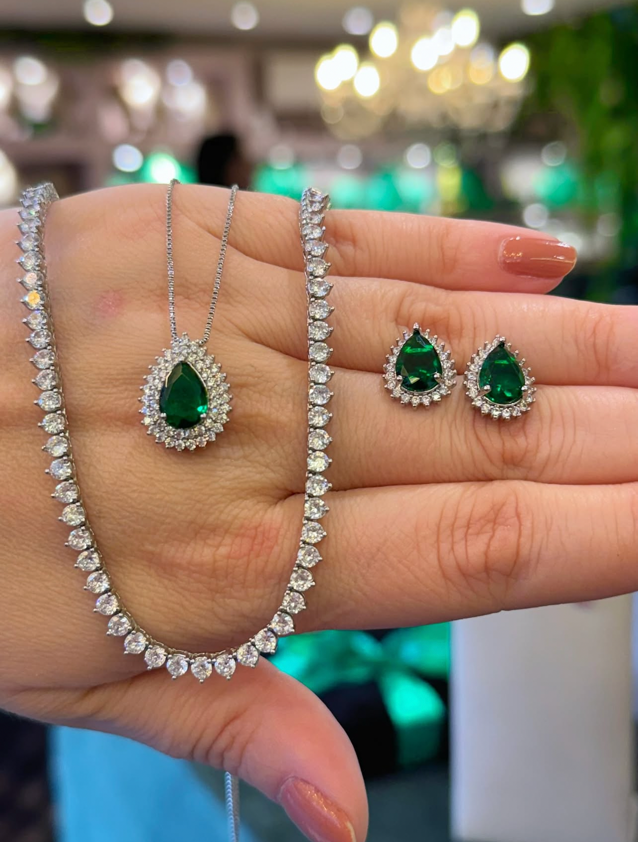 CONJUNTO GOTA ZIRCÔNIA VERDE
